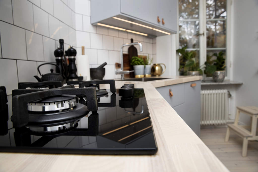 Sofia planerade köket i IKEA:s planeringsverktyg. IKEA:s köksspecialister hjälpte till med strukturen kring vinkeln. Foto: Magnus Sandberg